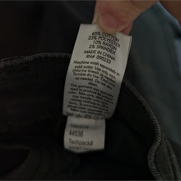 PacSun Black High Rise Distressed Jeggings Size 28 - Picture 8 of 8